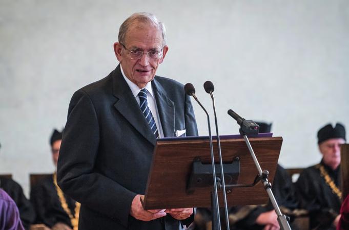 téma Vlídná hudba pohladí duši unaveného kantora Prof. Ing. František Vejražka, CSc., je významným mezinárodně uznávaným odborníkem v oblasti rádiové navigace.