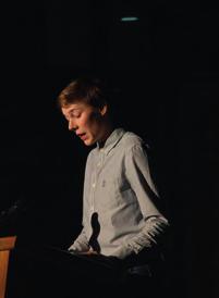 Scénárista je také zpravidla i režisérem a organizátorem v jedné osobě. Pokud se jedná o hru přejatou, režisérem je pak dobrovolník, někdy i takový, který sám nehraje.
