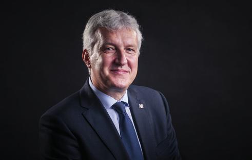6 Slavnostní inaugurace děkana FIT 6 Dohoda se společností British Aerospace 6 FBMI: špičková monitorovací jednotka s