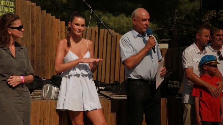 / Petr Vokřál, the mayor of Brno, Nikol Švantnerová, Miss Czech Republic 2015, Klára Melíšková, actress, and Bohumil Šimek, county governor, cut the tape when opening a new leo exposure.