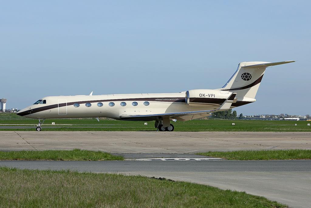 Obr. 14 Gulfstream 550 [5] Parametry: Maximální počet míst: 18 Maximální dolet: 12501 km Maximální rychlost: 926 km/h Délka:
