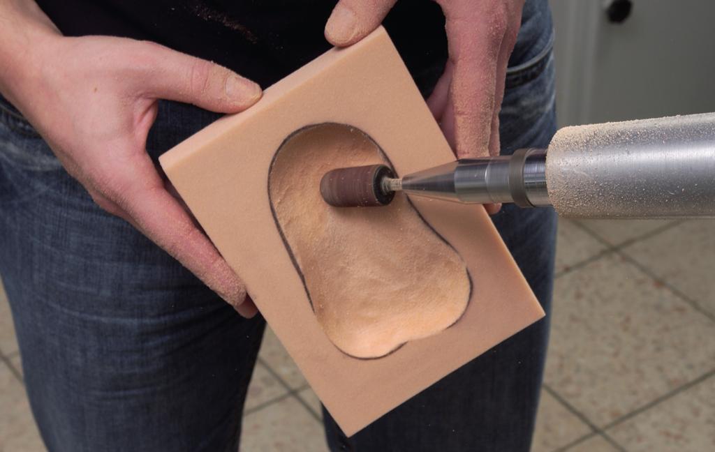 aby se dosáhlo dobré opory působící proti pronačnímu klínu (viz 3-D