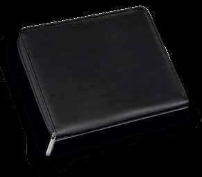 Zipové zapínání chrání tablet před vypadnutím. Elastické kapsy, poutko na pero a poznámkový blok ve formátu A5.