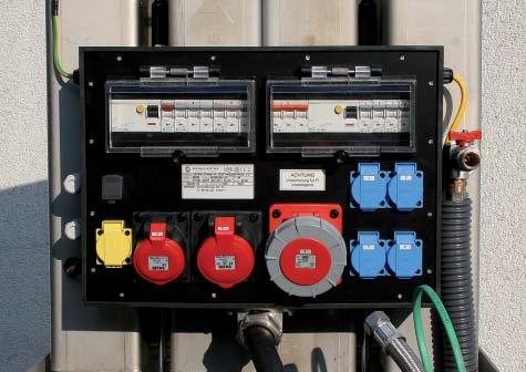 LS pol. 00A LS pol. 6A -ELECTRIC M0 PIAZZA 700 Zásuvkový rozvádzač Teleso z vulkanizovaného, samozhášavého butylového kaučuku zaručuje maximálnu prevádzkovú bezpečnosť.