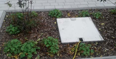 PIAZZA 70M Masívna konštrukcia z ušľach lej ocele 70x70 mm, možnosť zaťaženia do 50kN, plynové vzpery pre ľahšie otvorenie, kryt šachty s možnosťou individuálneho vyplnenia (hĺbka vane 50mm),