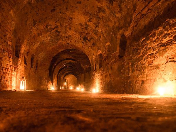 - Noční prohlídky podzemních chodeb Nárazové prohlídky pevnosti a jejího podzemí