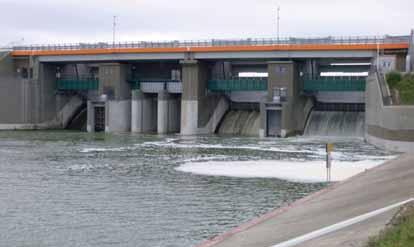 The article aims to introduce the project of modernisation of the Nysa reservoir on the Nysa Kłodzka river in Poland, in particular the reconstruction of the service spillway with Tainter gates and