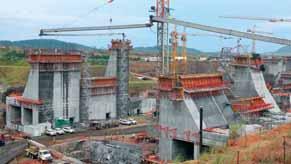SPEKTRUM SPECTRUM 3 Obr. 1 Schéma Panamského průplavu Obr. 2a,b,c Postup výstavby Agua Clara Locks (zdymadlo na staně Atlantiku); při výstavbě bylo v provozu 70 jeřábů Obr.