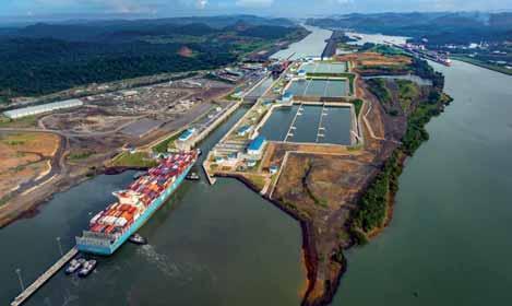 4 Cocoli Locks (zdymadlo na straně Pacifiku) za plného provozu monolitická konstrukce vrchní plavební komory na pacifické straně o výšce 33,84 m, šířce 7,5 m a délce 27 m.