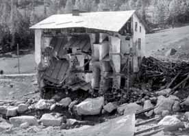 betonové výpustné štoly. Teprve v roce 1926 soud s šesti inženýry obviněnými z přečinu proti bezpečnosti života připustil rovněž posudky jiných znalců, především z oboru geologie. Prof. Dr.