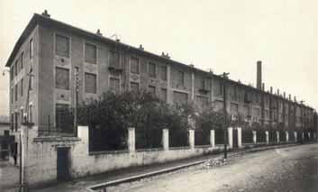 HISTORIE HISTORY 6a 6b 7a 7b ného z připojeného sálu strojovny se sedlovými světlíky Astovy konstrukce, které také přisvětlovaly poslední podlaží dílen.