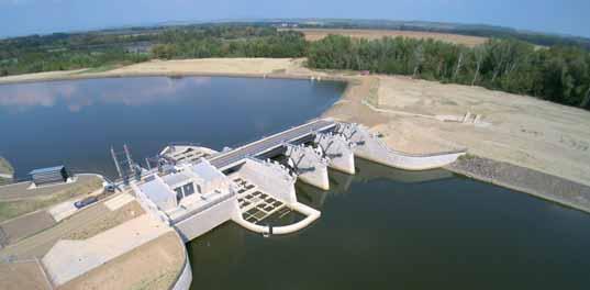 STAVEBNÍ KONSTRUKCE STRUCTURES 14 telný beton C30/37.