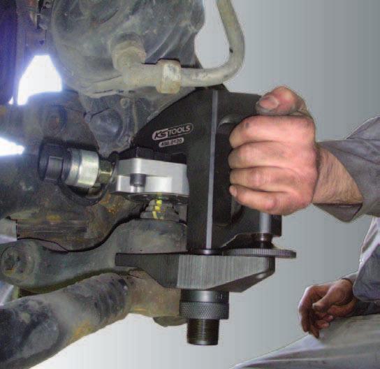 Technické údaje: 5 Ruční čerpadlo: Spojovací závit: 3/8" NPT IG Ruční čerpadlo: Vysokotlaké čerpadlo 700 bar Tlakoměr: Délka: Hmotnost: Ø 80 mm 410 x 150 x 135 mm 5500g 6 450.