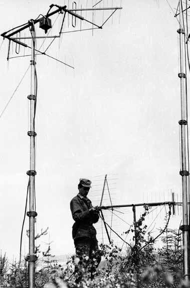 Na snímcích Alois Valenta v radiovoze Tatra 805 s