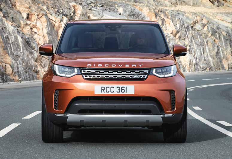 PŮSOBIVÁ BILANCE. V JAKÉMKOLI TERÉNU. Vzhůru k novým břehům: Ve voze Land Rover Discovery s paketem Business Pack exkluzivně určeným našim firemním zákazníkům.