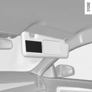 BEZPEČNOST DĚTÍ: deaktivace/aktivace airbagu předního spolujezdce (2/3) A A 3 VÝSTRAHA Vzhledem k neslučitelnosti nafouknutí airbag spolujezdce vpředu s umístěním dětské sedačky zády ke směru jízdy