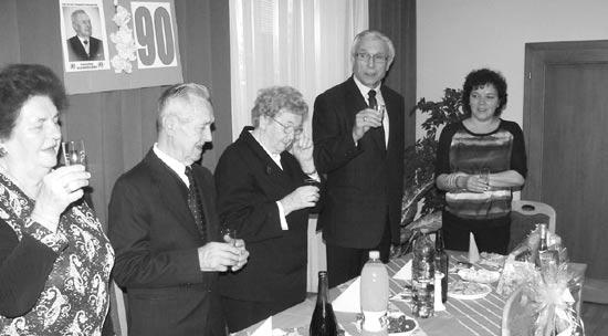 K jubileu mu zavarskí seniori zablahoželali nádhernou slávnostnou gratuláciou kultúrnej referentky Mgr. Marty Užovičovej.