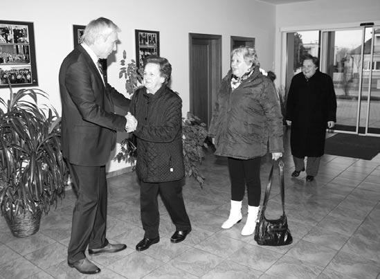 Zavarčanov oboznámil s históriou kaplnky i peripetiami týkajúcimi sa jej jestvovania a záchrany. O 16.00 hodine sa konala ďakovná svätá omša za seniorov i prítomných Zavarčanov. Celebrantom bol vdp.