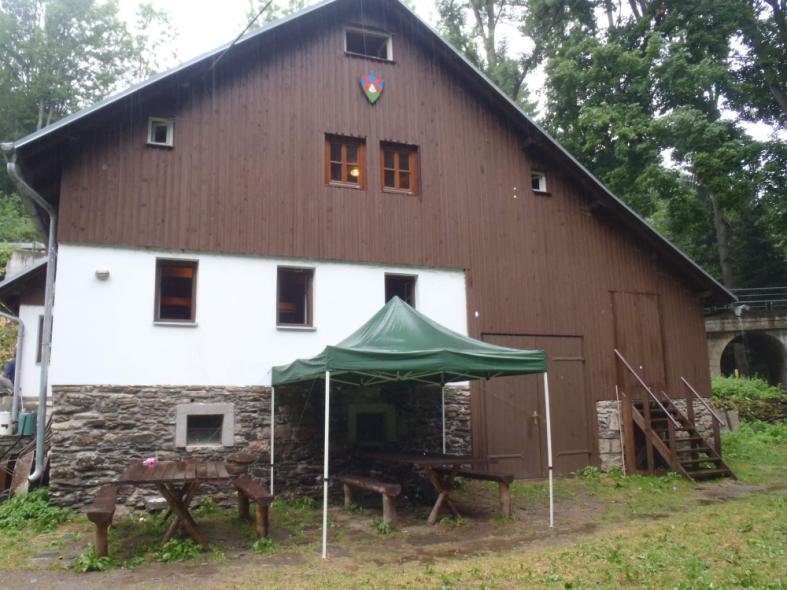Mimo tyto akce byla naše základna použita ještě v 6 případech, hlavně pro pobyty jiných sdružení, kamarádů či rodin.