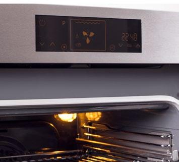 Funkce booster rychlé předehřátí trouby Vnitřní šedý smalt easy clean (vysoká odolnost proti poškrábání) Boční katalytické desky Boční mřížky pro uchycení plechů a roštu 2x teleskopický výsuv Vnitřní
