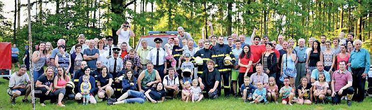Kolem třetí odpoledne se zahrada školy začala zaplňovat rodinami s dětmi. U vstupu každé dítě dostalo úkolovník, do kterého se jim pak zapisovaly splněné úkoly na osmi stanovištích.