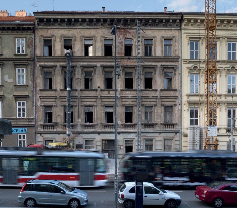 Slovanské gymnázium Moravské zemské muzeum Výtvarné začátky Po ukončení obecné školy v Ivančicích nastoupil v říjnu 1872 Mucha na Slovanské gymnázium, první české gymnázium v Brně.