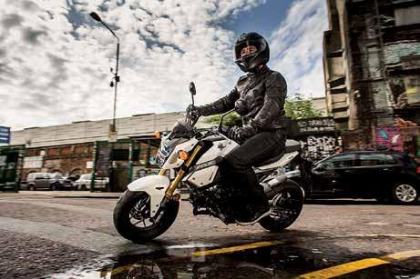 motocyklu, zatímco pod svalnatým tělem se ukrývá celá spousta komponentů,