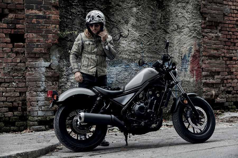 20 21 REBEL UKAŽTE SVÉ JÁ Představujeme custom s klasickým, nadčasovým vzhledem, ale