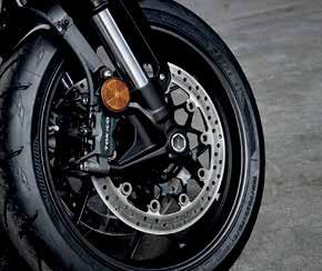 Řadový čtyřválec DOHC o objemu 989 cm3 dodává o 16 % vyšší maximální výkon těsně nad