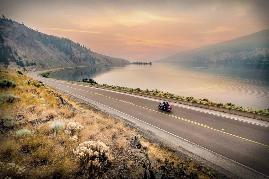 30 30 31 MOTOCYKLY TOURING OTEVŘETE SVŮJ SVĚT Zapomeňte na hranice a omezení.