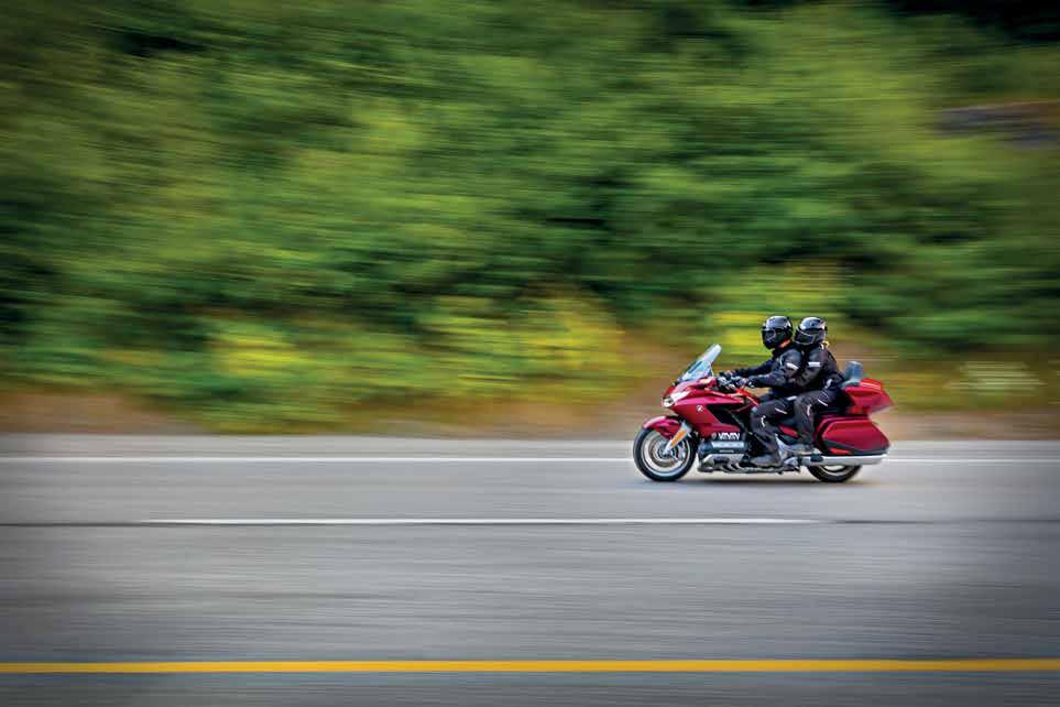 PROGRAMOVANÉ VSTŘIKOVÁNÍ PALIVA Počítačový systém s řídící mapou udržuje vysoký výkon a citlivou reakci motoru za každých podmínek.