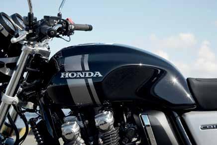 6 7 cb1100rs VŽDYCKY JEDINEČNÁ Model CB1100 RS se štíhlou odhalenou postavou vypadá