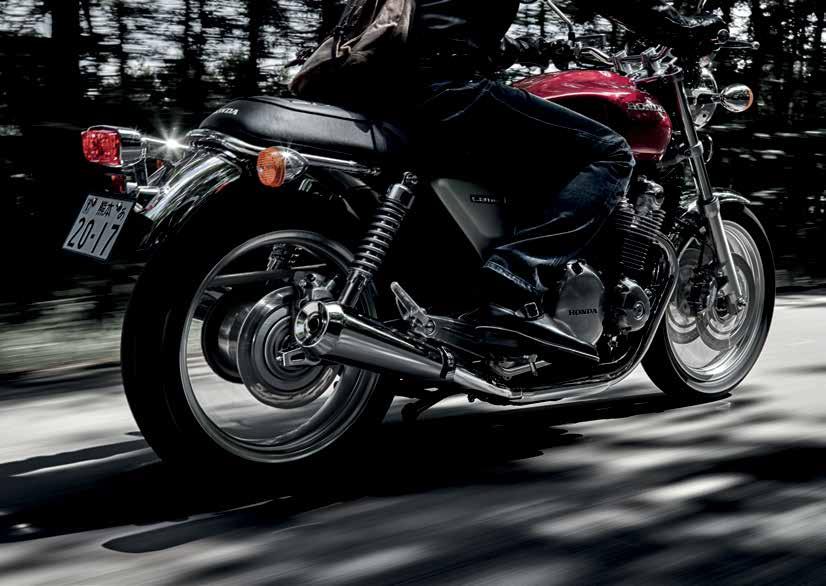 8 9 cb1100ex CHARAKTER, DUŠE A INOVACE S křivkami vyladěnými do posledního detailu Honda CB1100 EX