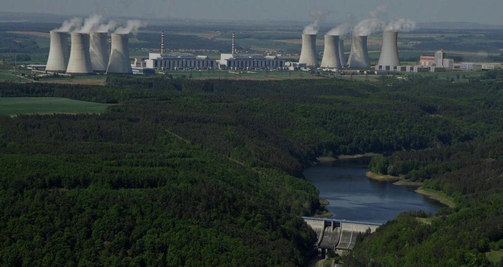 OTÁZKY DO DISKUSE Jaké máme alternativy k JE a jak reálné jsou v podmínkách ČR? Jak bude vypadat energetika ČR v roce 2035 bez investic do nových zdrojů? Jaké jsou hlavní cíle (cena, dekarbonizace, )?