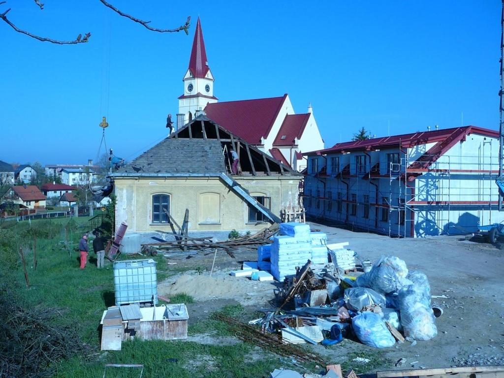 Demolice staré evangelické fary. V souvislosti s výstavbou DPS proběhla i demolice staré evangelické fary, na kterou byl vydán demoliční výměr.