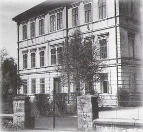 1: První budova školy Obr. č.