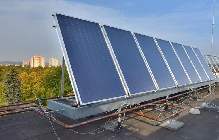 Využívání solární energie na krajském úřadu od října 2015 jsou na střeše budovy krajského úřadu nainstalovány a do provozu spuštěny solární panely na ohřev vody 80 ks deskových solárních panelů na