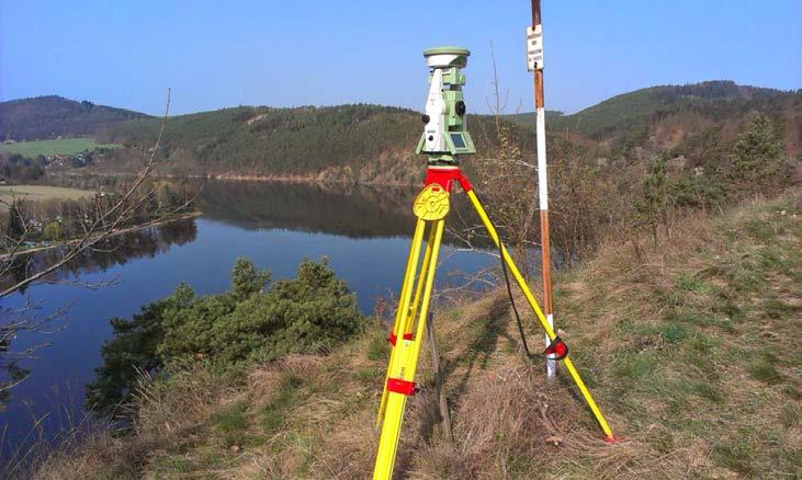 4.2 Usměrňovací měření gyroteodolitem Ve štole Josef dosud nebylo nikdy provedeno usměrňovací měření moderním gyroteodolitem. Díky spolupráci s geodetickou společností CCE Praha, spol. s r. o.