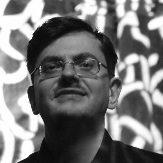 **) ROZDÍLOVÝ TÓN: Pokud současně znějí dva navzájem perfektně vyladěné tóny, je slyšet ještě jakési bzučení. Jde o rozdílový tón.