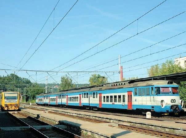 Základní údaje o Pražské integrované dopravě 1999 2009 1999 2000 2001 2002 2003 2004 2005 2006 2007 2008 2009 Počet obcí obsluhovaných příměstskými autobusy PID 104 159 218 251 278 299 299 300 299