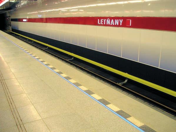 Průměrná cestovní rychlost vlaků metra je 35,5 km/h při průměrné vzdálenosti stanic 1 094 m.