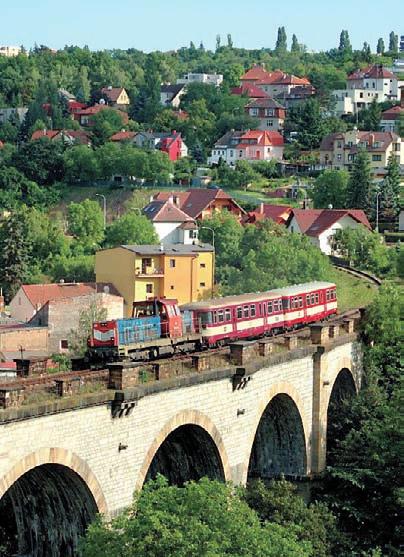 3 Pro uspokojení přepravní poptávky bylo v jednom pracovním dnu v roce 2009 vypraveno 870 vlaků zařazených do systému PID, z toho 135 rychlíků.