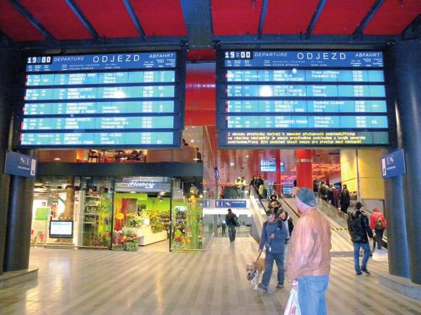 3 Pro dálkovou mezistátní železniční dopravu slouží především stanice Praha hlavní nádraží a do prosince 2009 i stanice Praha-Holešovice. Od 13.12.