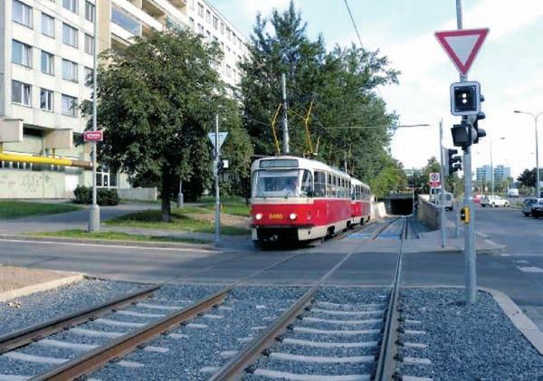 4 Základní údaje o světelných signalizačních zařízeních 1961 2009 1961 1971 1981 1990 2000 2005 2006 2007 2008 2009 Počet SSZ celkem (od roku 2005 uveden počet řadičů) 33 76 339 348 398 473 491 504
