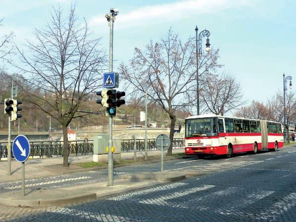 K lokalizaci vozidel přijíždějících ke křižovatce se používá inframaják umístěný v dostatečné vzdálenosti před stopčárou.