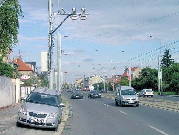 4 4.7 Proměnné informační tabule (PIT) Proměnné informační tabule (PIT) jsou v Praze instalovány za účelem zobrazování aktuálních informací o dopravě na návazné komunikační síti a o krátkodobých i