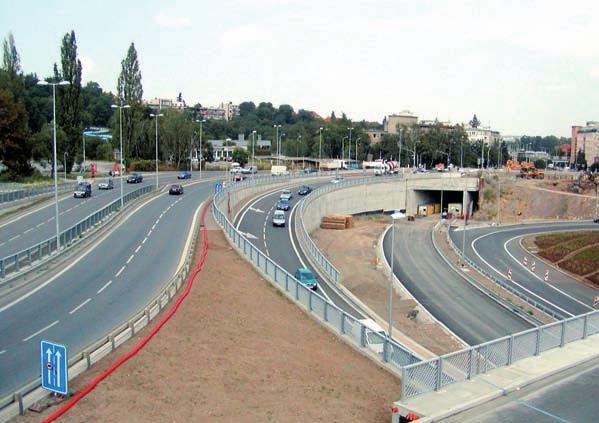 5 ZMĚNY V ORGANIZACI DOPRAVY Významnou změnu v organizaci dopravy v roce 2009 představovalo uvedení do provozu některých částí mimoúrovňové křižovatky Malovanka v rámci stavby 2B Strahovského tunelu.