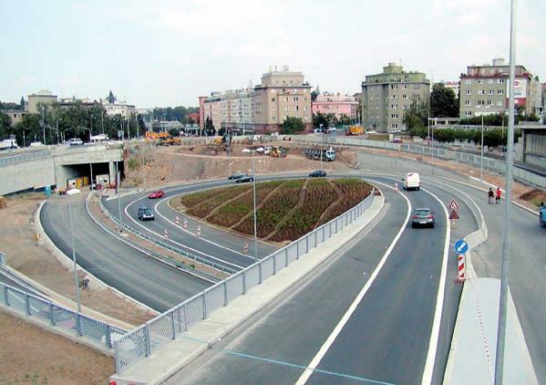 Současně byla obousměrně převedena doprava na nový úsek Patočkovy ulice. Ve druhé polovině roku pak byla zprovozněna rampa mezi Strahovským tunelem a Patočkovou ulicí ve směru k Letné.