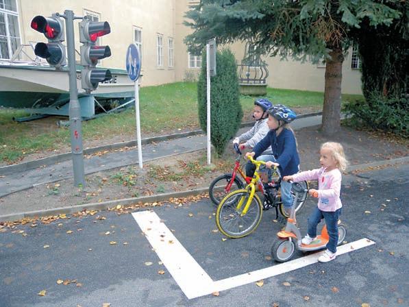 6 6.2 Dopravní výchova V oblasti dopravní výchovy dětí byla v roce 2009 zajišťována řada programů, mezi něž patří zejména program systematického výcviku na dětských dopravních hřištích (dále jen