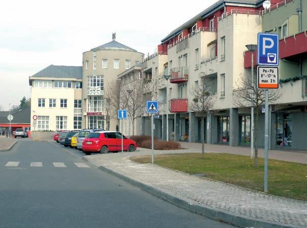 Parkovací plocha Topolová Macešková v Praze 10 Oranžová zóna u radnice MČ Praha 22 Uhříněvsi Stále málo je využívána možnost výstavby hromadných garáží pro stání vozidel místních obyvatel.